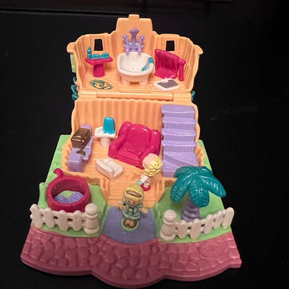 Vintage 1996 Bluebird Polly Pocket Tropical Island Bungalow House w/ Figures